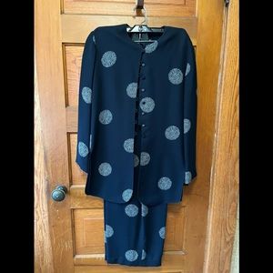 Tahari navy blue silk blazer and pants lined